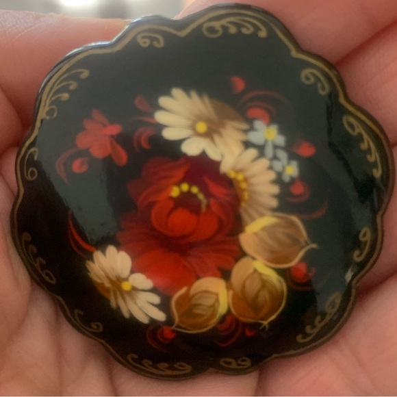 Vintage Russian Brooch  RARE find. Lacquer Hand painted  Wooden - Picture 3 of 5